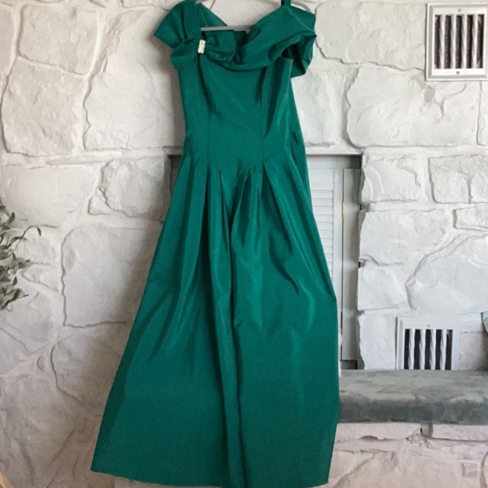 Green formal gown with bow collar and rhinestone pin maxi dress sleeeless